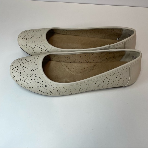 Women's Cream Ballet Flats Size 11 - Picture 3 of 11